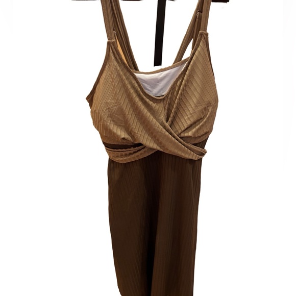 Gorgeous 2 Piece Swimsuit. Brown/Tan. Super Flattering & Comfortable. Size 3X. - Picture 5 of 7